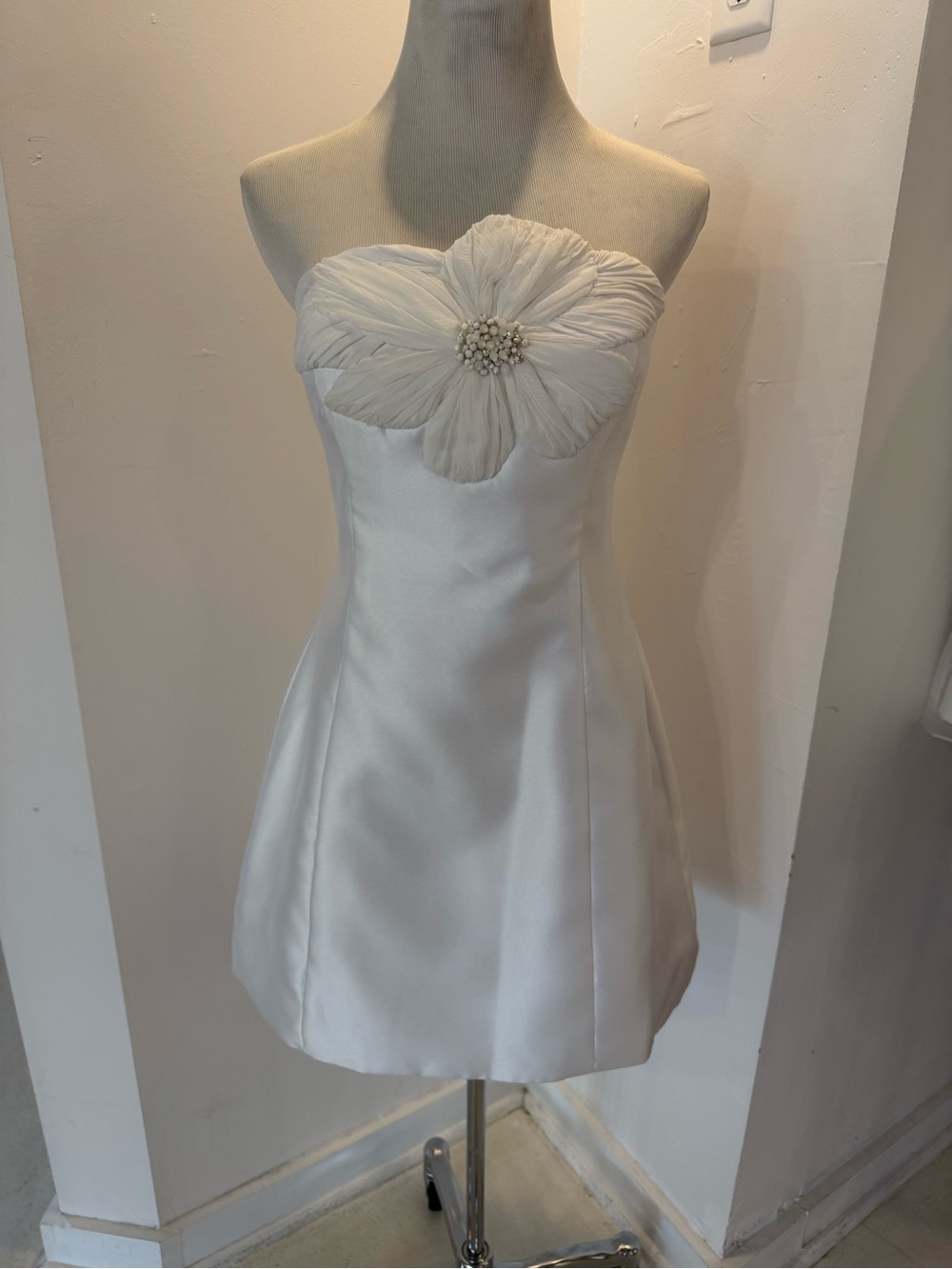 Strapless White Satin Mini Wedding Dress with Floral Pearl Applique